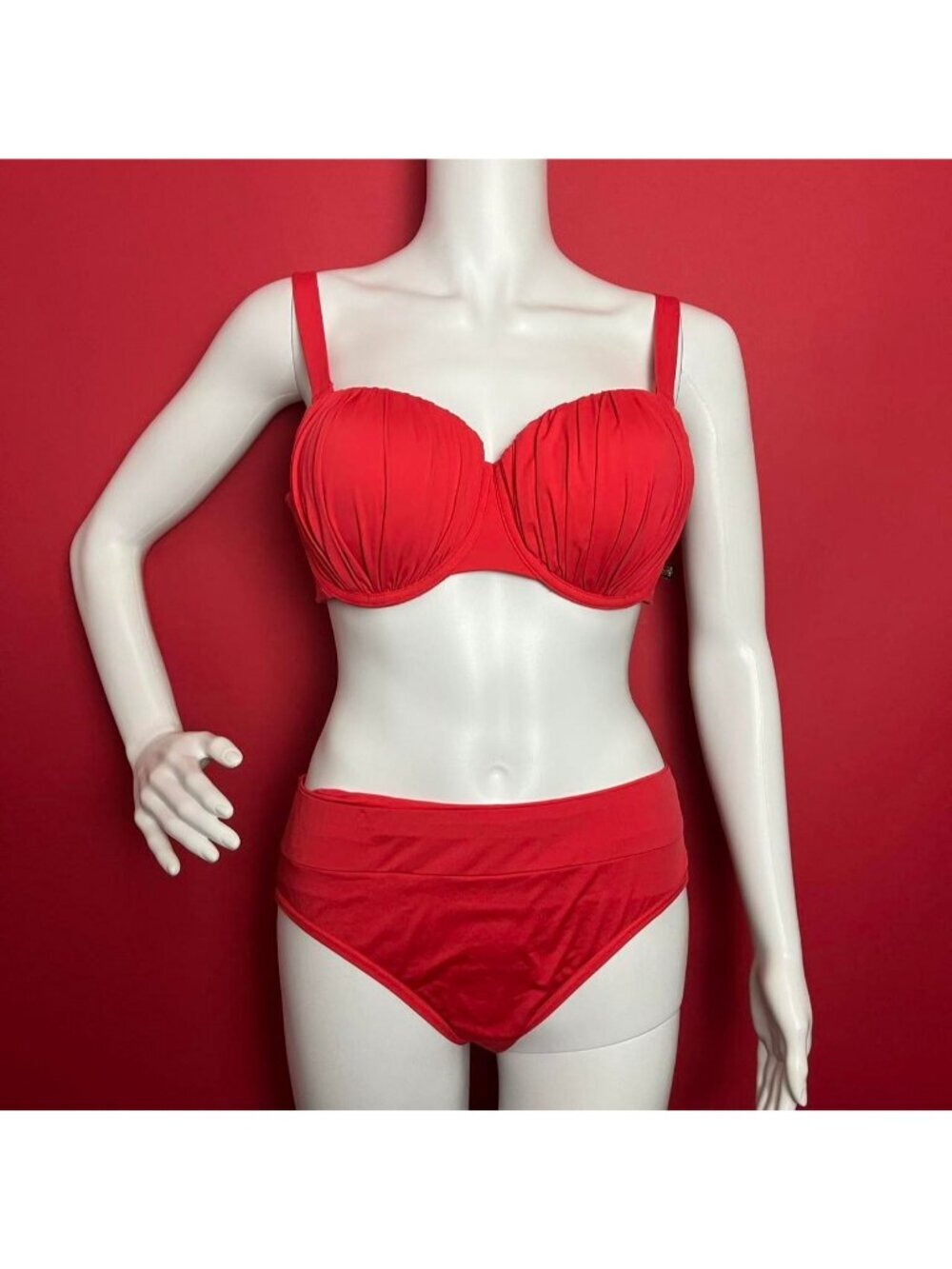 La vie en rose / bright red bikini ❤️❤️